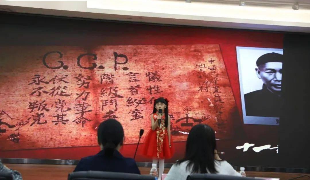 火龙果放在锅里蒸一蒸，原来这么好吃，老妈60年第一次吃，太香了游戏画面